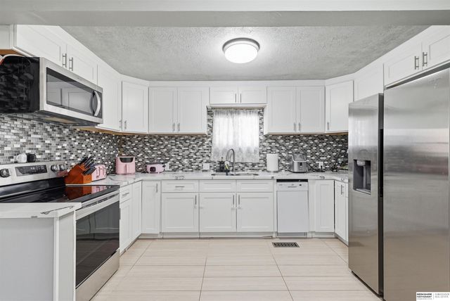 819 3rd Avenue, Council Bluffs, IA 51501