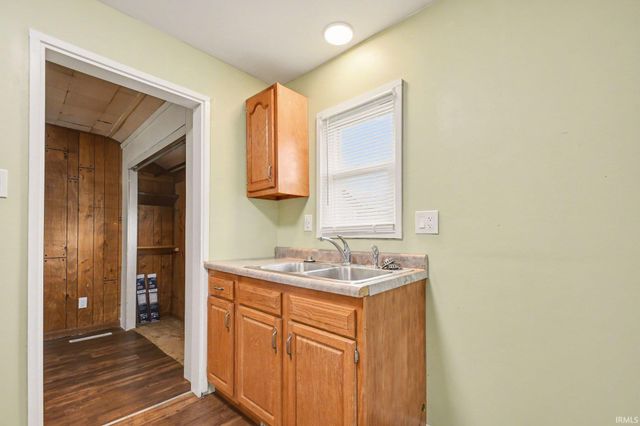 206 Helen Avenue, Mishawaka, IN 46544