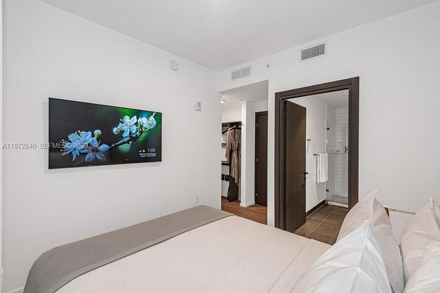 398 NE 5th St 2418, Miami, FL 33132