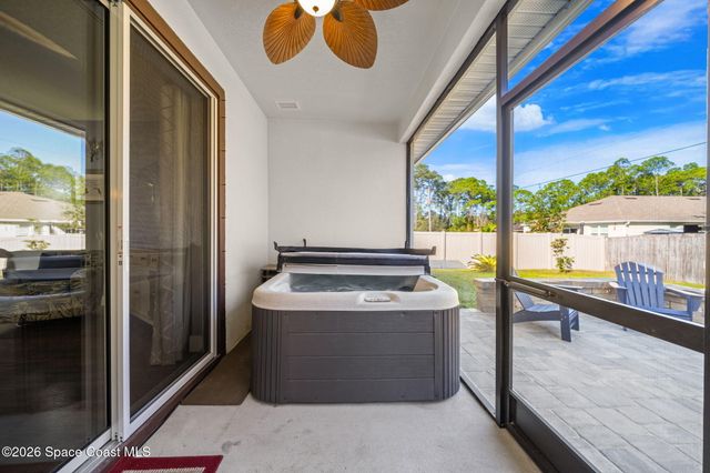 553 Rembrandt Street SE, Palm Bay, FL 32909