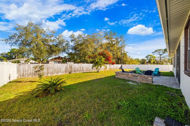 553 Rembrandt Street SE, Palm Bay, FL 32909