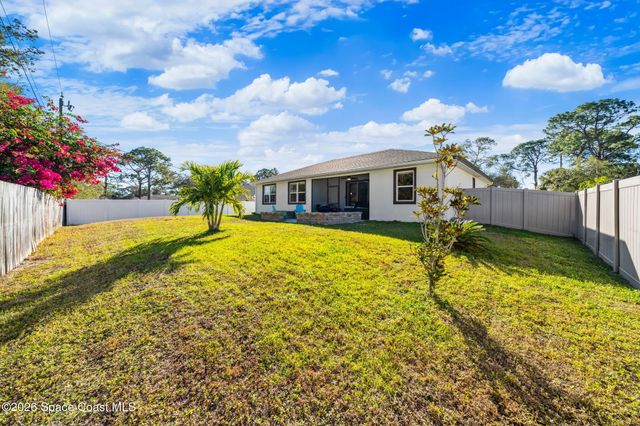 553 Rembrandt Street SE, Palm Bay, FL 32909