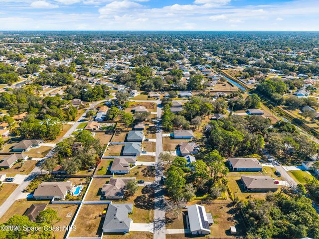 553 Rembrandt Street SE, Palm Bay, FL 32909