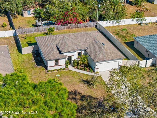 553 Rembrandt Street SE, Palm Bay, FL 32909