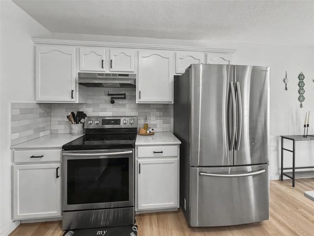 3509 Brook Ridge Court, Des Moines, IA 50317