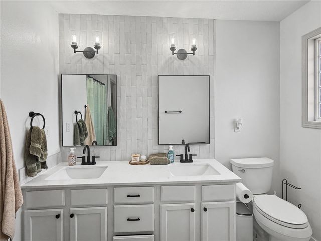 3509 Brook Ridge Court, Des Moines, IA 50317