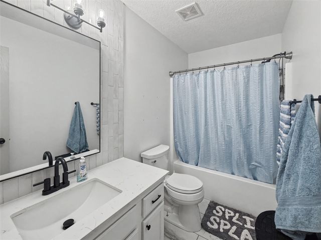 3509 Brook Ridge Court, Des Moines, IA 50317