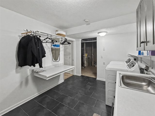 3509 Brook Ridge Court, Des Moines, IA 50317