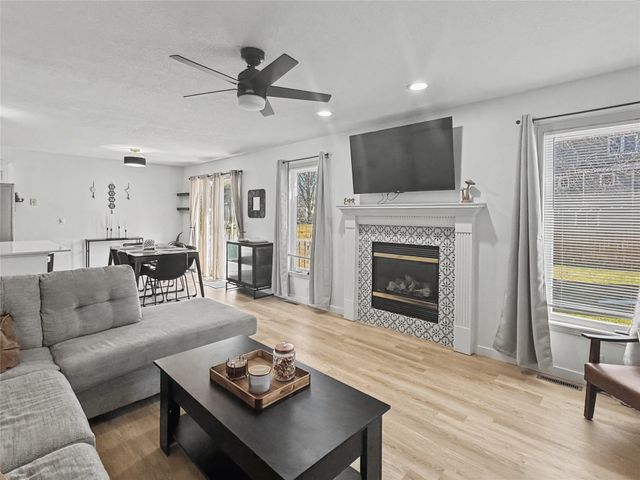 3509 Brook Ridge Court, Des Moines, IA 50317