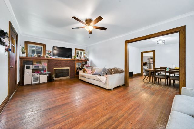 2514 Walnut Street, Blue Island, IL 60406