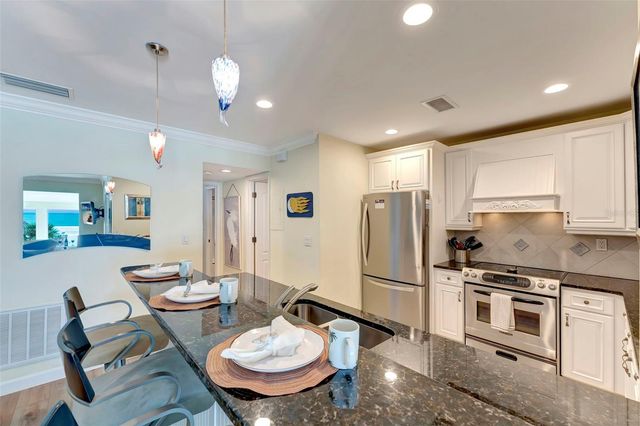 1017 W PEPPERTREE DRIVE 116, Sarasota, FL 34242