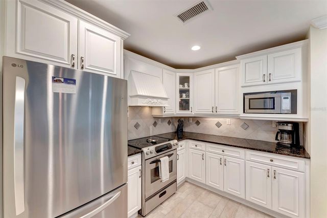 1017 W PEPPERTREE DRIVE 116, Sarasota, FL 34242