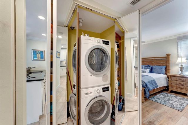 1017 W PEPPERTREE DRIVE 116, Sarasota, FL 34242