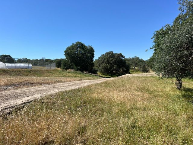 11176 S Camanche Pkwy, Wallace, CA 95354