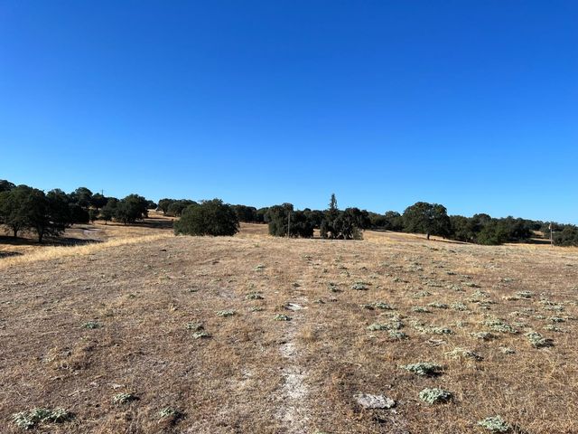 11176 S Camanche Pkwy, Wallace, CA 95354