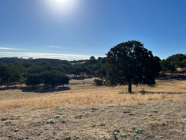 11176 S Camanche Pkwy, Wallace, CA 95354