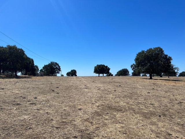 11176 S Camanche Pkwy, Wallace, CA 95354