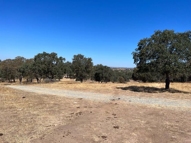 11176 S Camanche Pkwy, Wallace, CA 95354