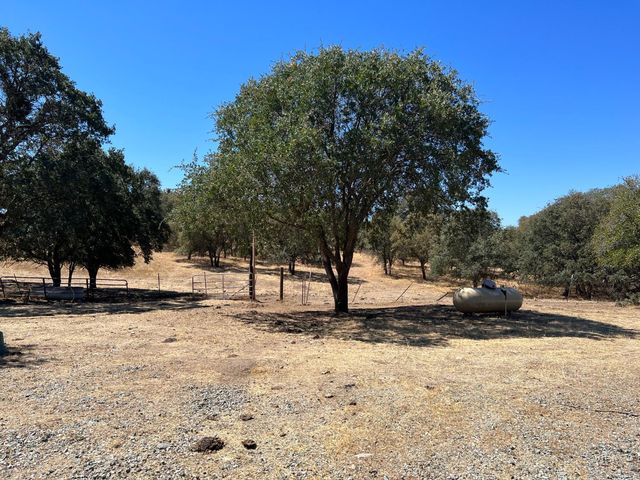 11176 S Camanche Pkwy, Wallace, CA 95354