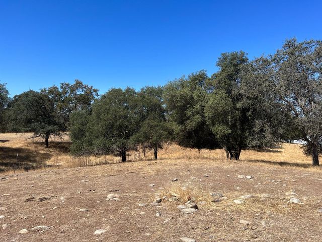 11176 S Camanche Pkwy, Wallace, CA 95354