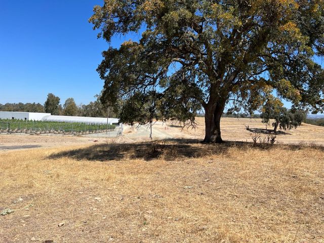 11176 S Camanche Pkwy, Wallace, CA 95354