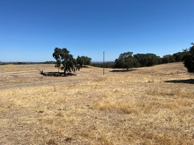 11176 S Camanche Pkwy, Wallace, CA 95354