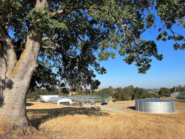 11176 S Camanche Pkwy, Wallace, CA 95354