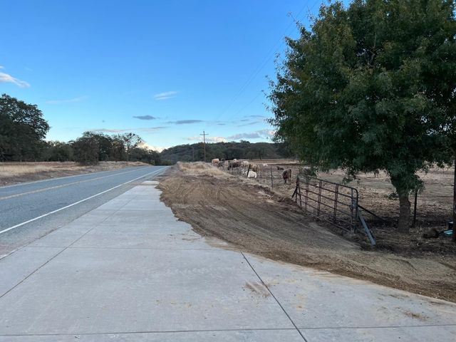 11176 S Camanche Pkwy, Wallace, CA 95354