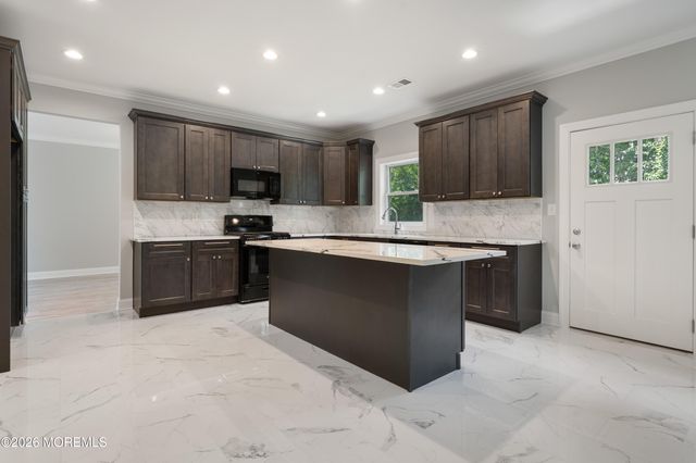 605 Bay Boulevard, Bayville, NJ 08721
