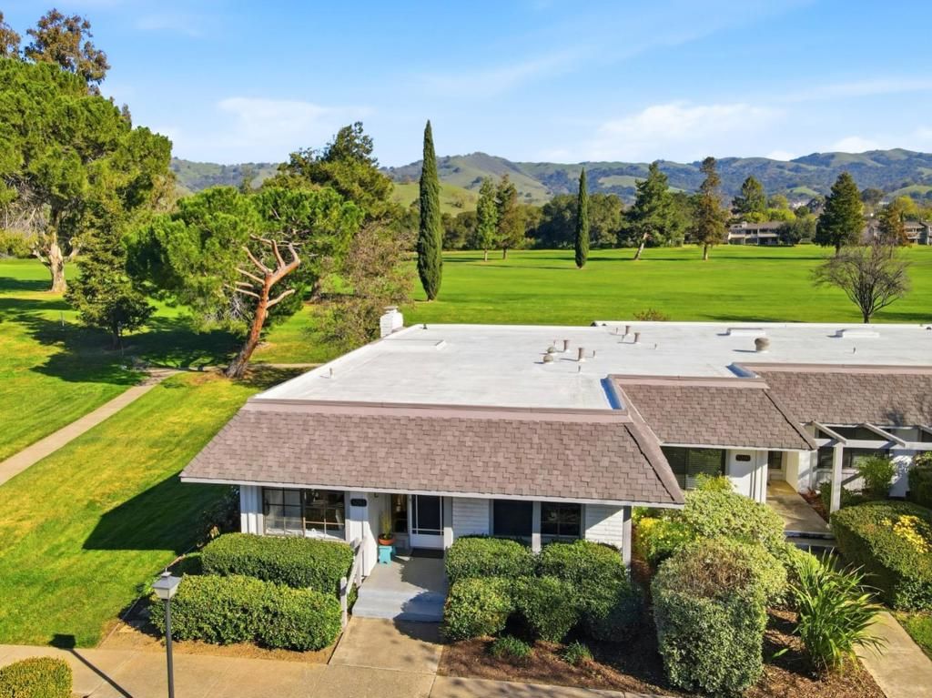 Image 2 of property listing at 5081 Cribari Blfs, San Jose, CA 95135