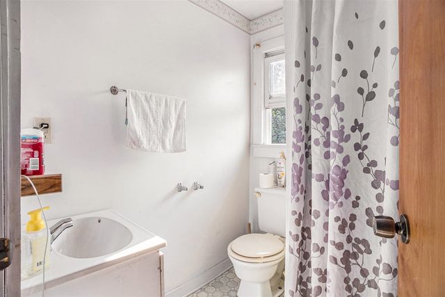 855 Us Highway 31, Scottville, MI 49454