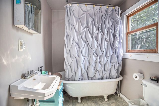 855 Us Highway 31, Scottville, MI 49454