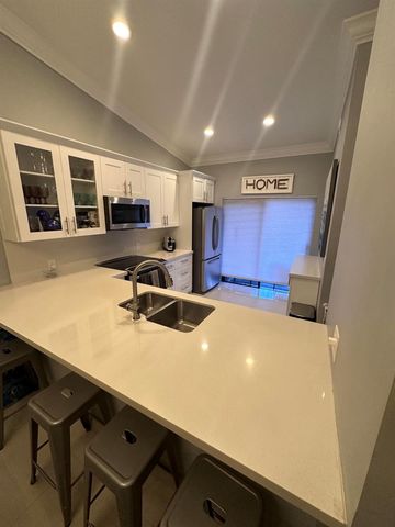 5041 E LAKES Drive 5041, Deerfield Beach, FL 33064