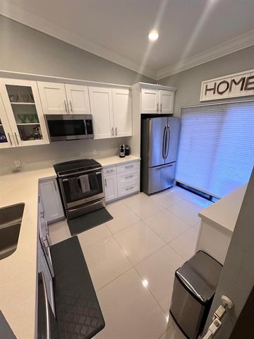 5041 E LAKES Drive 5041, Deerfield Beach, FL 33064