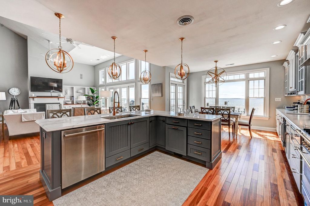 Image 15 of property listing at 3539 BAY DR, Baltimore, MD 21220