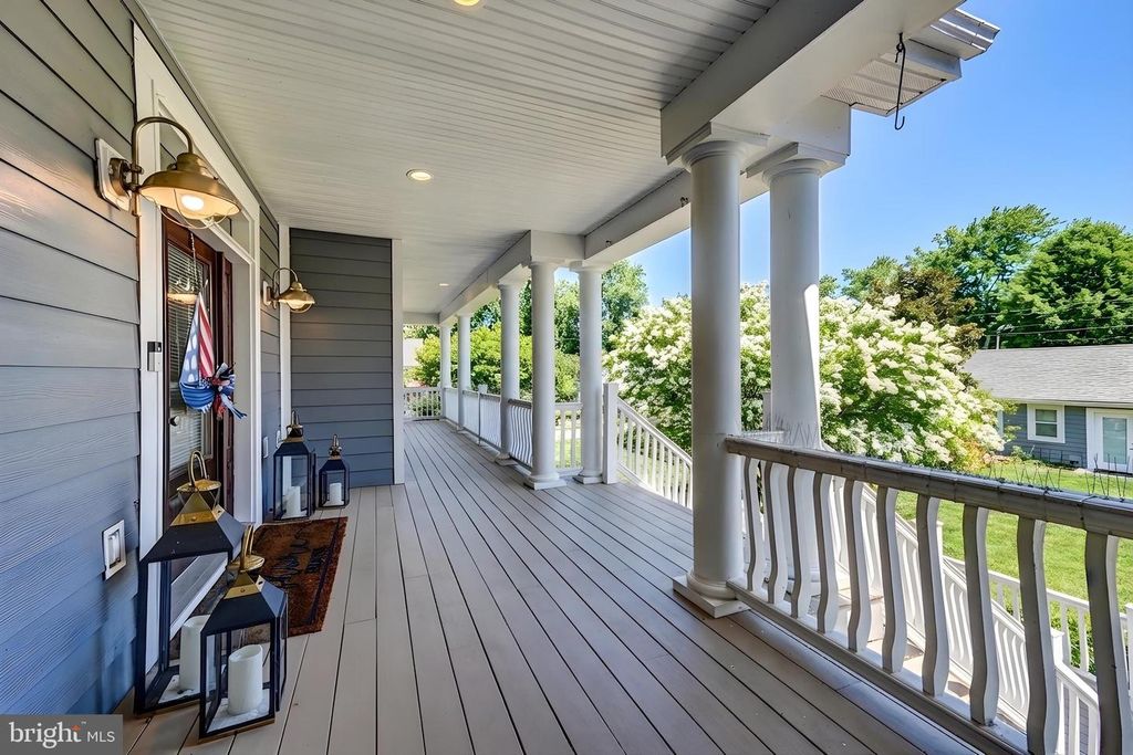 Image 3 of property listing at 3539 BAY DR, Baltimore, MD 21220