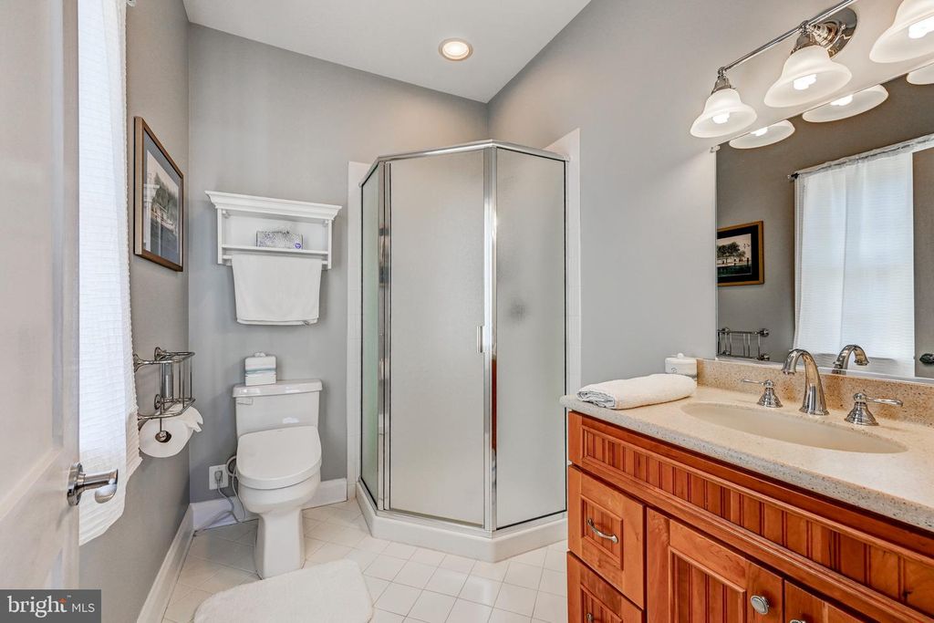 Image 31 of property listing at 3539 BAY DR, Baltimore, MD 21220