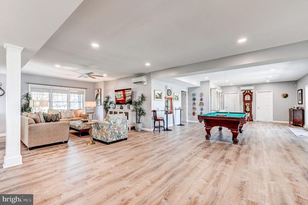 Image 40 of property listing at 3539 BAY DR, Baltimore, MD 21220