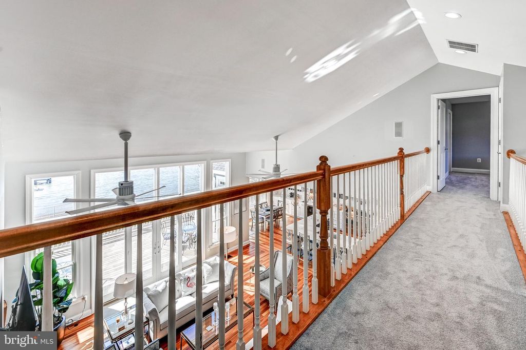 Image 45 of property listing at 3539 BAY DR, Baltimore, MD 21220