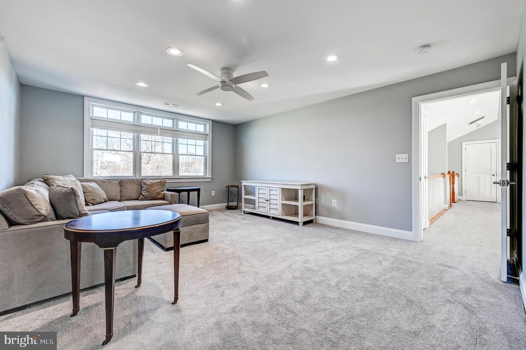 Image 50 of property listing at 3539 BAY DR, Baltimore, MD 21220