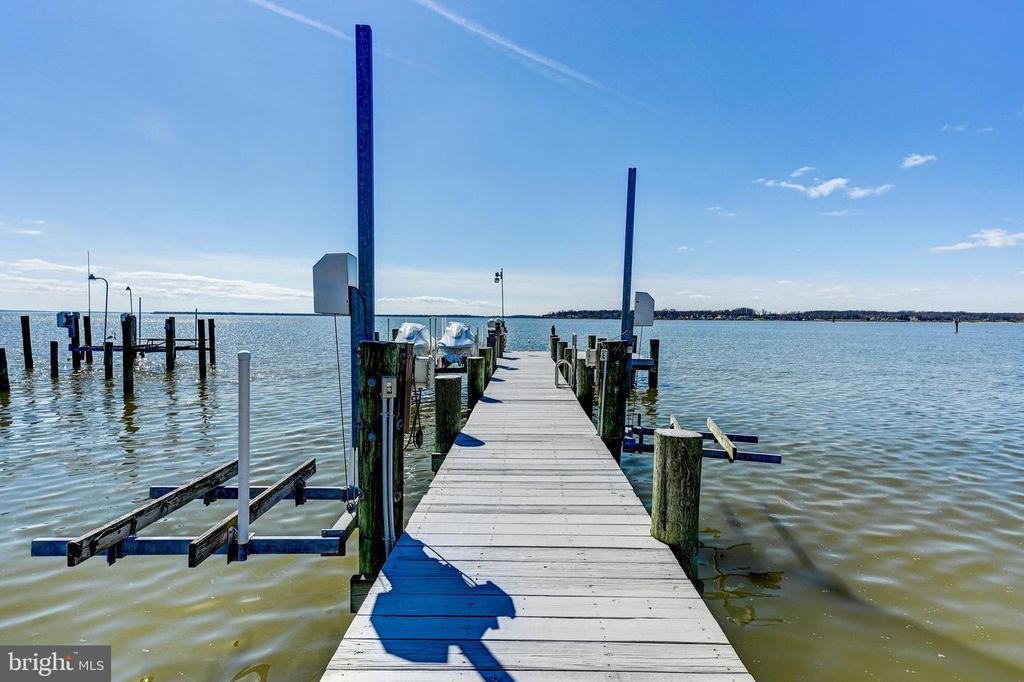 Image 63 of property listing at 3539 BAY DR, Baltimore, MD 21220