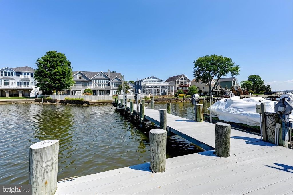 Image 65 of property listing at 3539 BAY DR, Baltimore, MD 21220