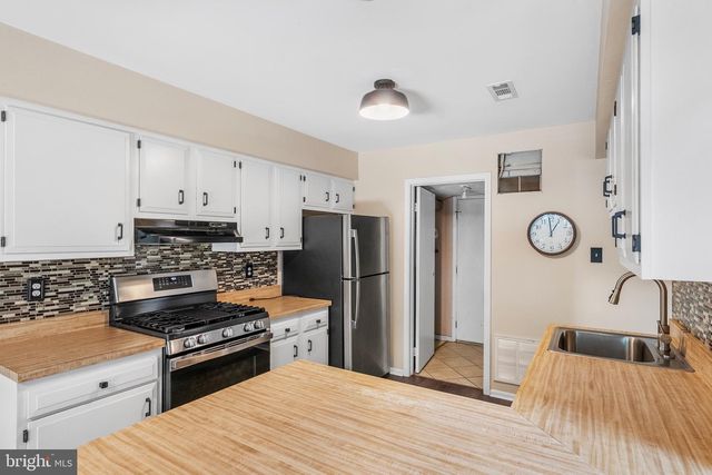 12 FAIRWAY COURT, Marlton, NJ 08053