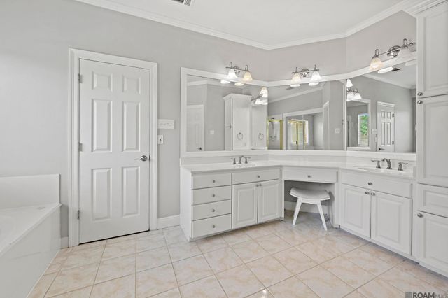 841 Troutbeck Dr, Baton Rouge, LA 70810