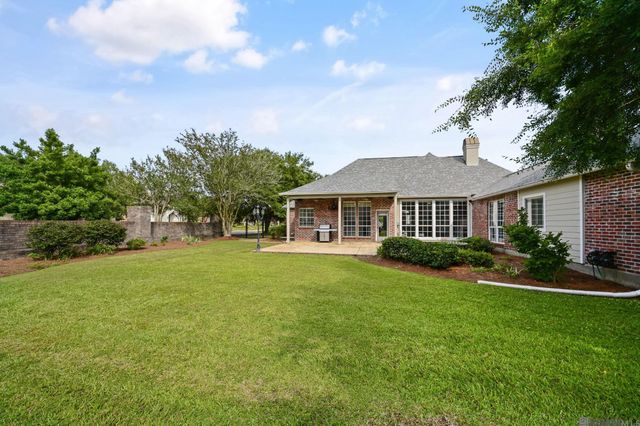 841 Troutbeck Dr, Baton Rouge, LA 70810