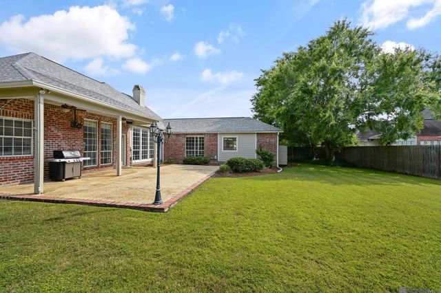 841 Troutbeck Dr, Baton Rouge, LA 70810