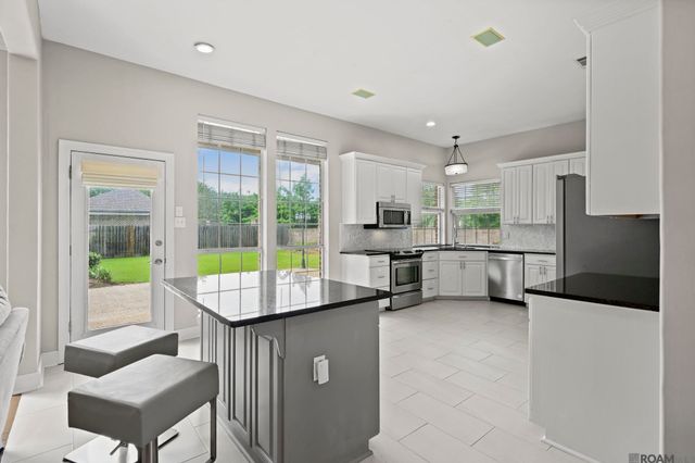 841 Troutbeck Dr, Baton Rouge, LA 70810