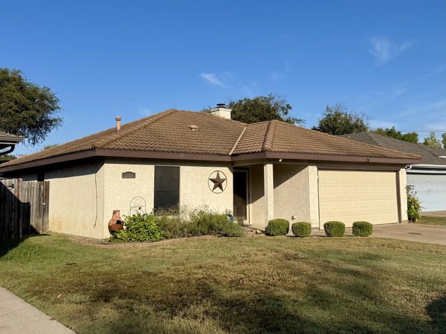 2308 Sundrop Court, Fort Worth, TX 76108