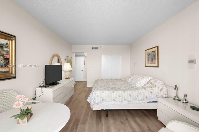 20281 E Country Club Drive 403, Aventura, FL 33180