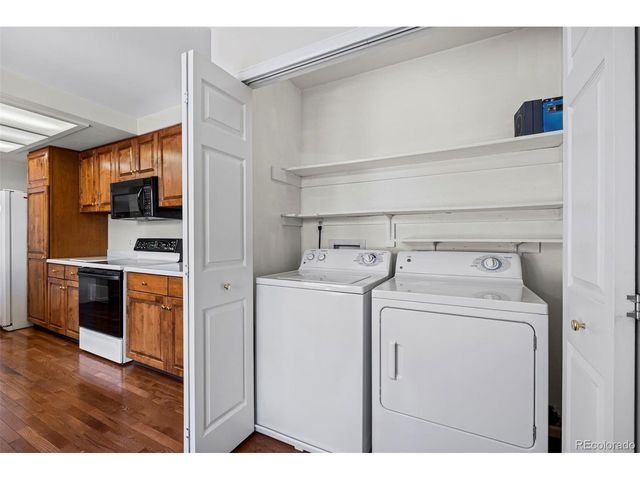 8233 S High Ct, Centennial, CO 80122